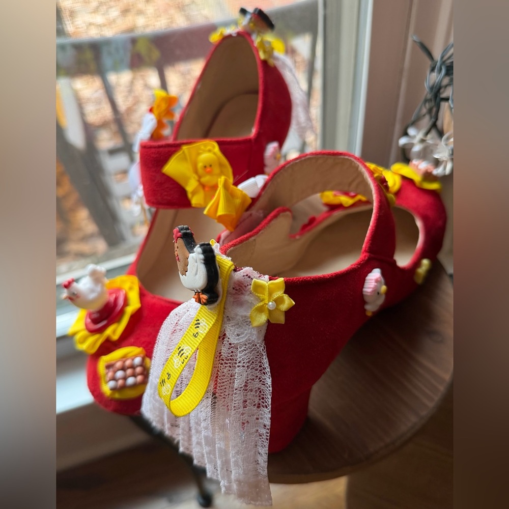 Custom OOAK Hand Embellished Mary Jane Statement Heels in Chicken Theme, size 9 - Picture 8 of 12